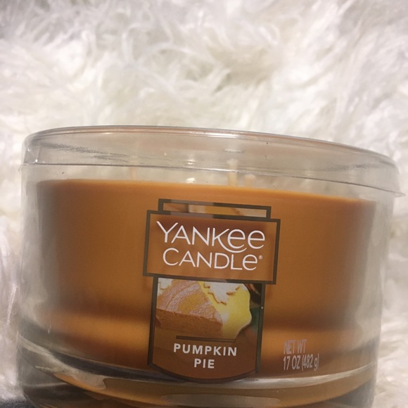 Yankee Candle ( Pumpkin Pie 🥧) - Picture 2 of 4